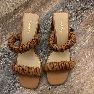 Double band heeled Sandals